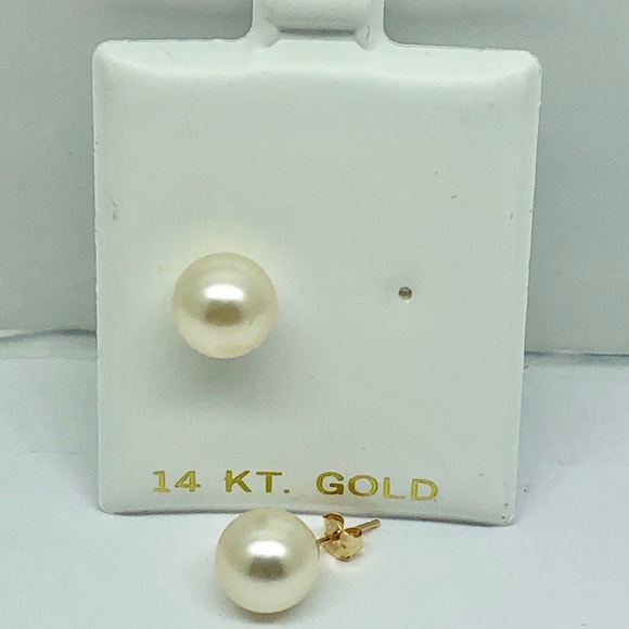 Jewelry - 14k Solid Gold White Pearl Stud Earrings